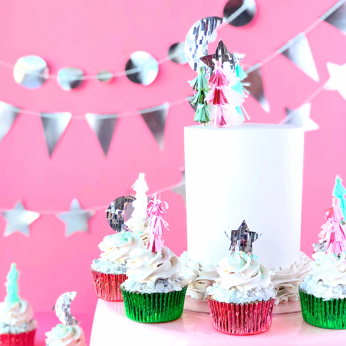 Festive Woodland Cake + Cupcakes