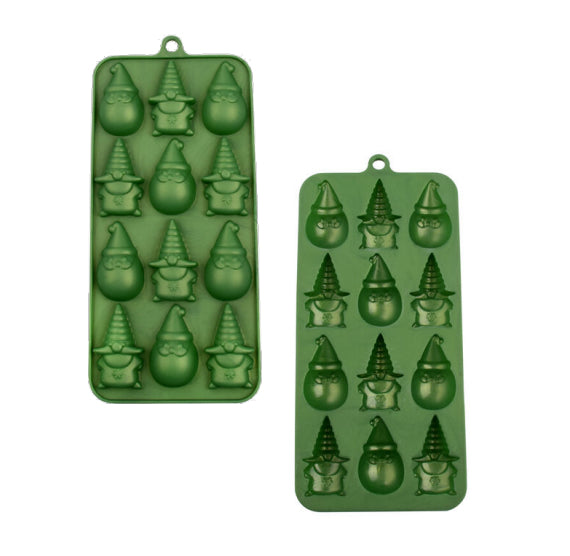 Cute Santa Mold | www.sprinklebeesweet.com