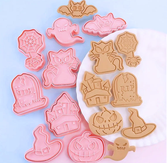Halloween Cookie Cutter & Stampers Set | www.sprinklebeesweet.com
