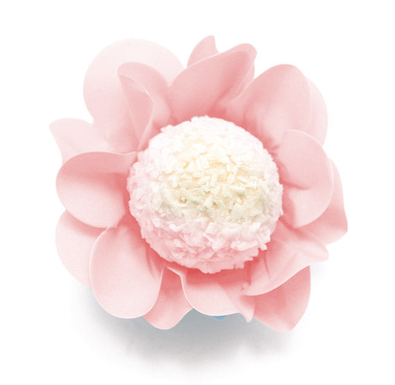 Blossom Flower Candy Cups: Soft Pink | www.sprinklebeesweet.com