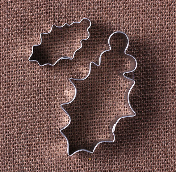Christmas Holly Cookie Cutters | www.sprinklebeesweet.com