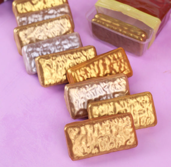 Glamorous Gold Luster Dust: Two Sizes Available | www.sprinklebeesweet.com