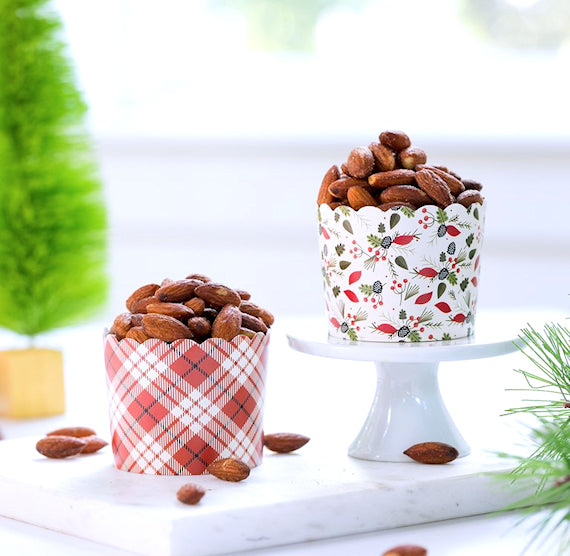 Christmas Baking Cups: Holly + Plaid | www.sprinklebeesweet.com