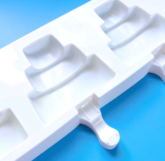 Wedding Cake Cakesicle Mold: 2 Styles | www.sprinklebeesweet.com