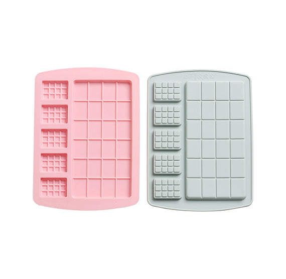 Large + Mini Candy Bar Mold | www.sprinklebeesweet.com