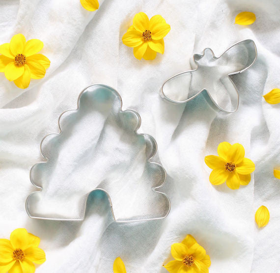 Bumble Bee + Hive Cookie Cutters | www.sprinklebeesweet.com