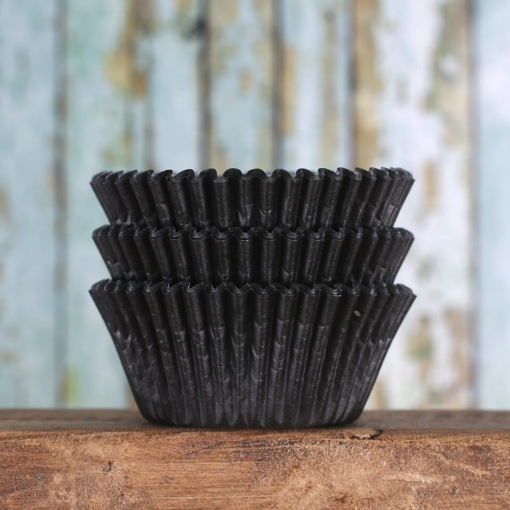 Bulk Black Cupcake Liners: Solid | www.sprinklebeesweet.com
