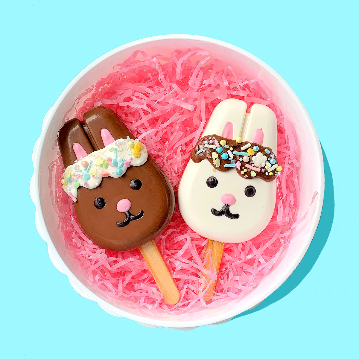 Round Candy Boxes with Clear Lids | www.sprinklebeesweet.com