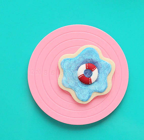 Cookie Decorating Turntable | www.sprinklebeesweet.com