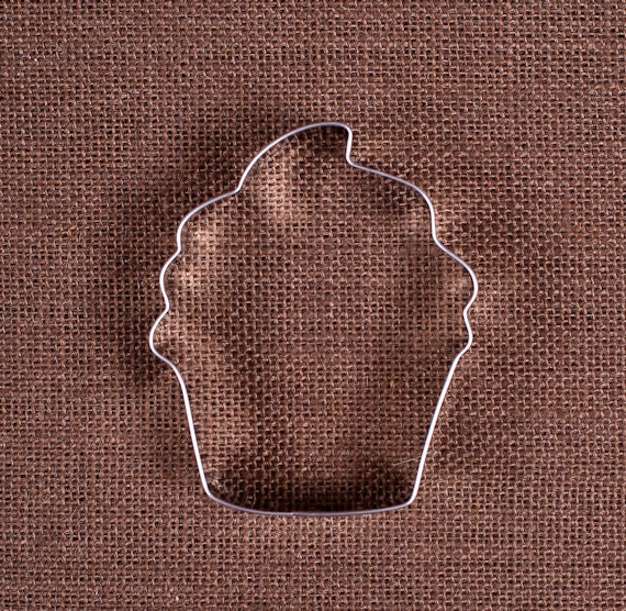 Cupcake Cookie Cutter | www.sprinklebeesweet.com
