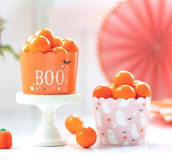 Halloween Baking Cups: Cute Ghosts | www.sprinklebeesweet.com