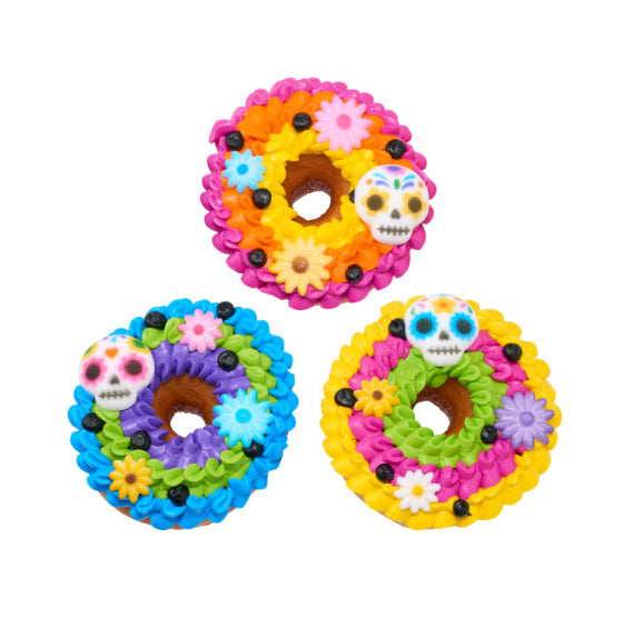Mini Daisies Sugar Toppers | www.sprinklebeesweet.com