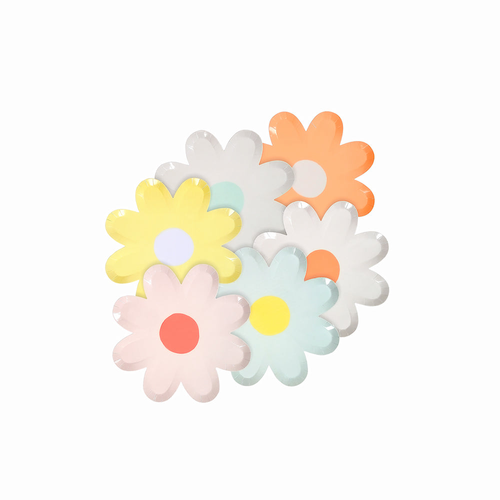 Mini Pastel Daisy Plates | www.sprinklebeesweet.com