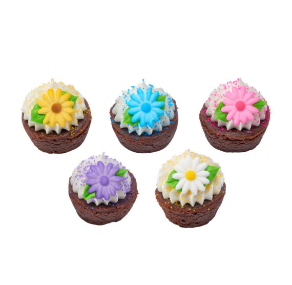 Daisy Sugar Toppers | www.sprinklebeesweet.com