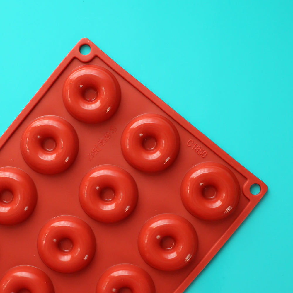Mini Donut Candy Mold | www.sprinklebeesweet.com