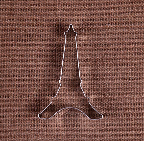 Eiffel Tower Cookie Cutter | www.sprinklebeesweet.com
