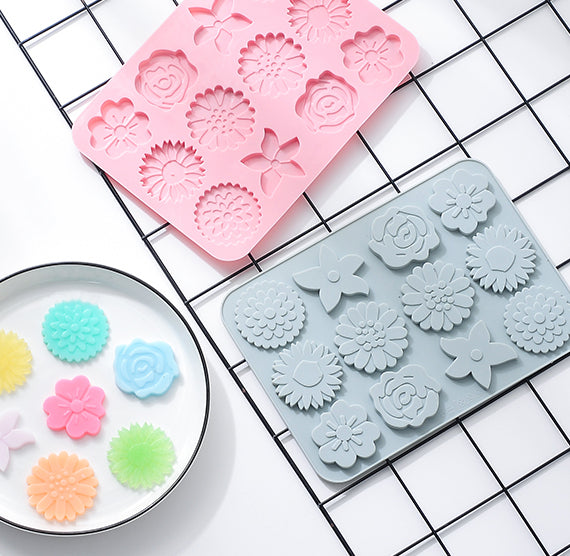Thin Flowers Chocolate Mold: Large | www.sprinklebeesweet.com