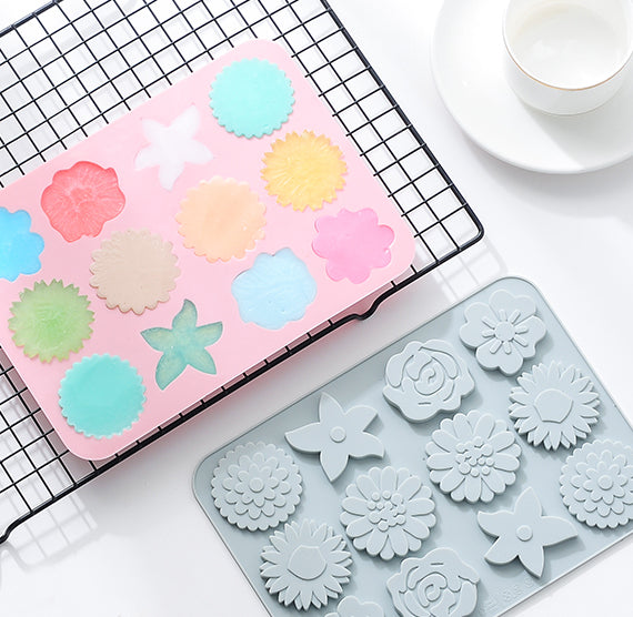 Thin Flowers Chocolate Mold: Large | www.sprinklebeesweet.com