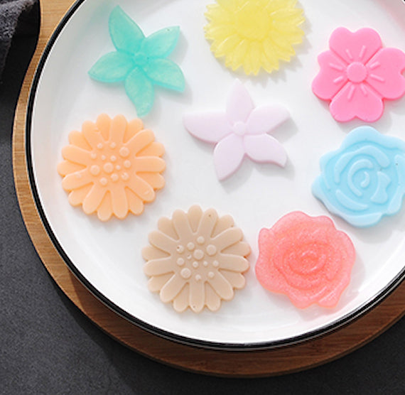 Thin Flowers Chocolate Mold: Large | www.sprinklebeesweet.com