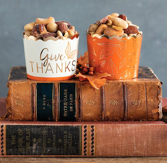 Fall Baking Cups: Give Thanks + Leaves | www.sprinklebeesweet.com