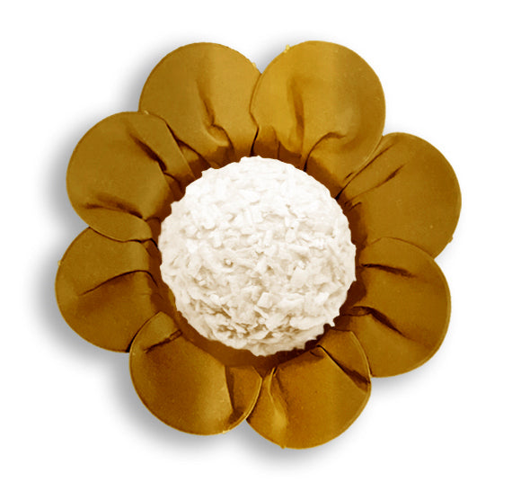 Daisy Flower Candy Cups: Gold | www.sprinklebeesweet.com