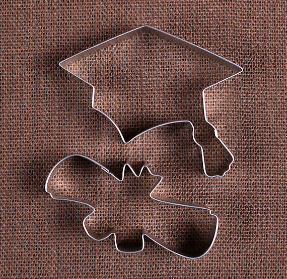 Graduation Cookie Cutters Set: Cap & Diploma | www.sprinklebeesweet.com