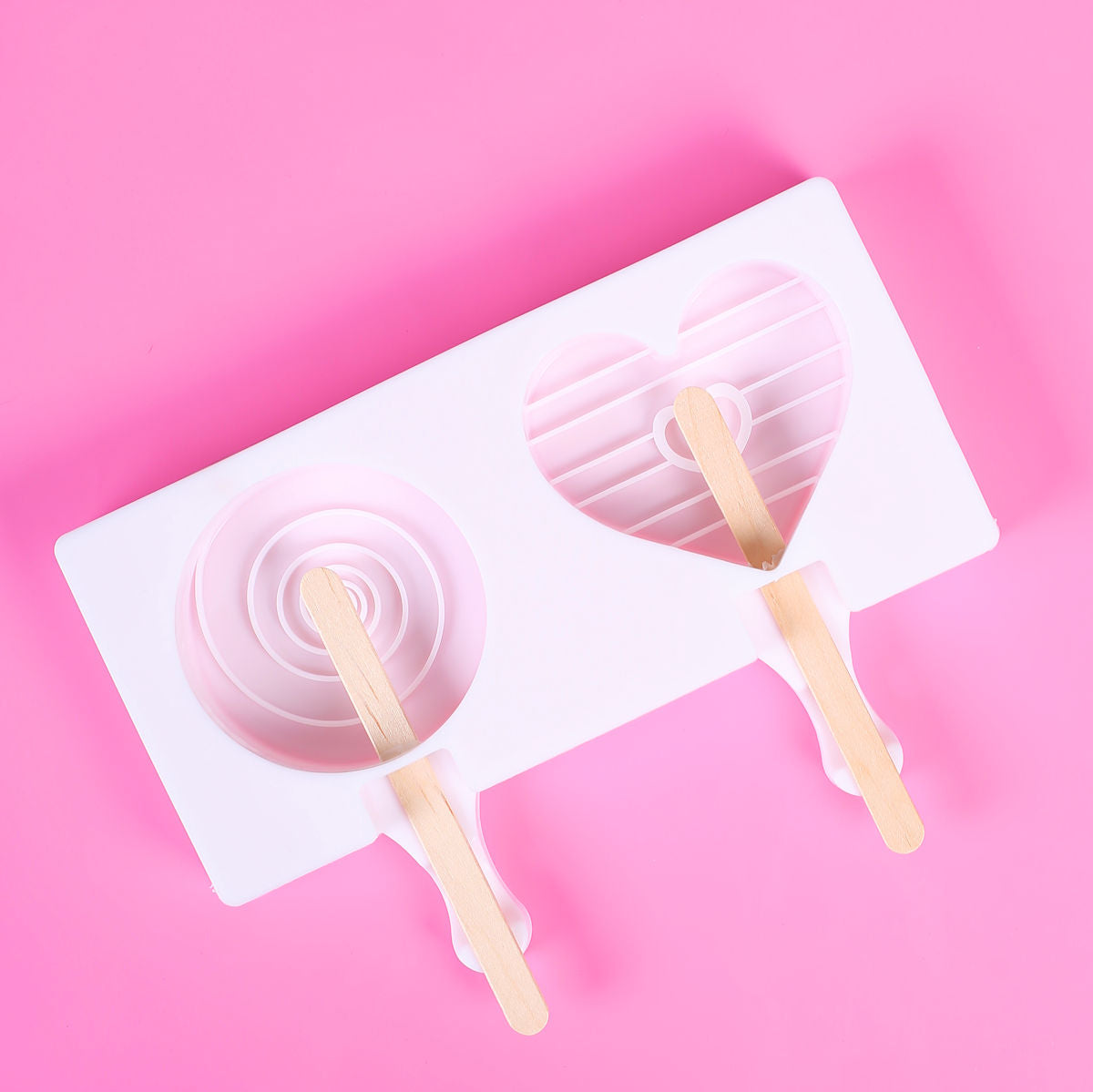 Round + Heart Cakesicle Mold | www.sprinklebeesweet.com