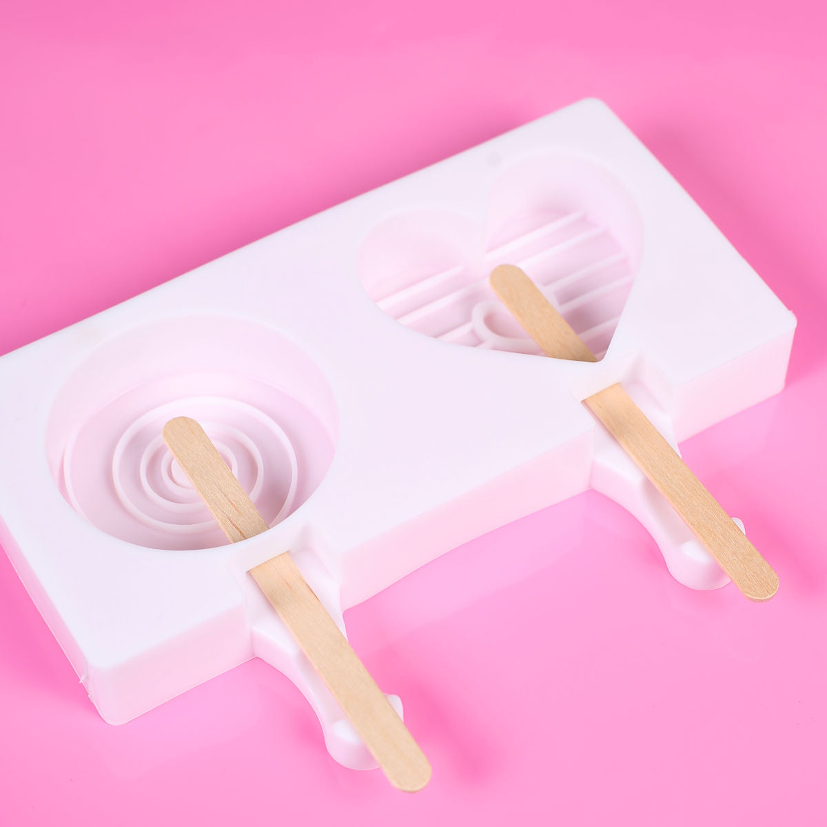 Round + Heart Cakesicle Mold | www.sprinklebeesweet.com