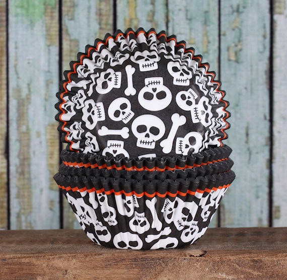 Halloween Cupcake Liners: Skull & Bones | www.sprinklebeesweet.com