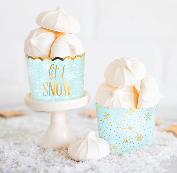 Christmas Baking Cups: Let It Snow | www.sprinklebeesweet.com