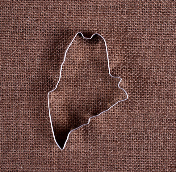 State of Maine Cookie Cutter | www.sprinklebeesweet.com