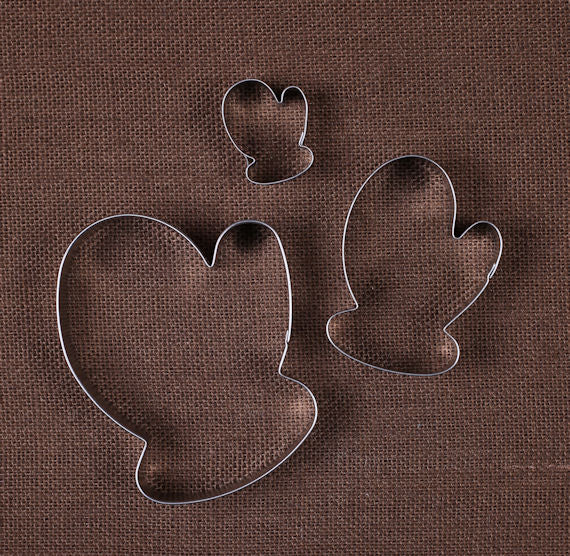 Mitten Cookie Cutter Set | www.sprinklebeesweet.com