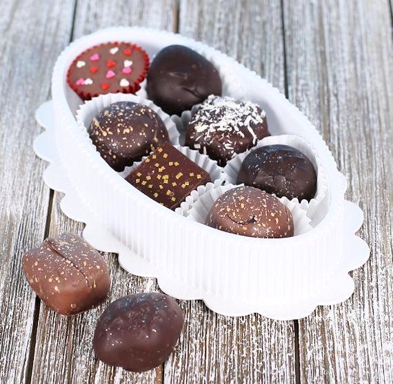 Oval Candy Box Set: White | www.sprinklebeesweet.com