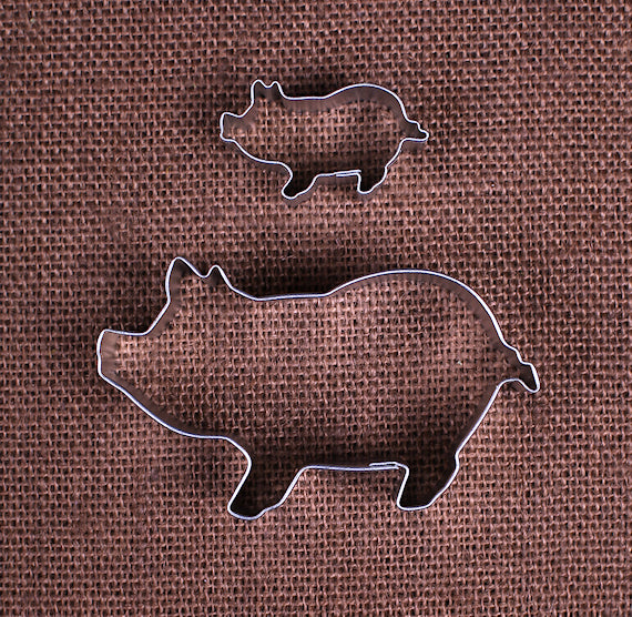 Pig Cookie Cutters | www.sprinklebeesweet.com
