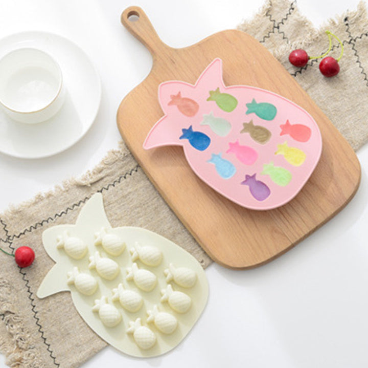 Sweet Pineapple Candy Mold | www.sprinklebeesweet.com