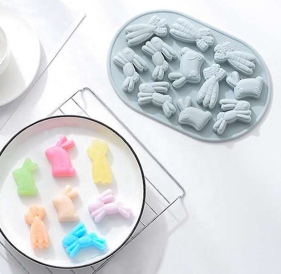 Bunny Candy Mold with Carrots | www.sprinklebeesweet.com