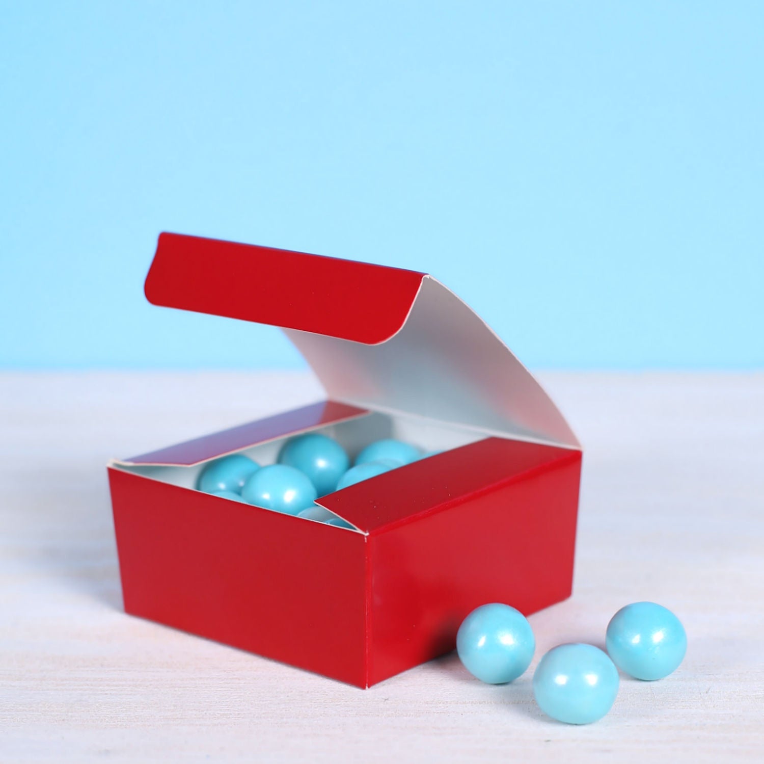 Small Truffle Boxes: White, Kraft or Red | www.sprinklebeesweet.com