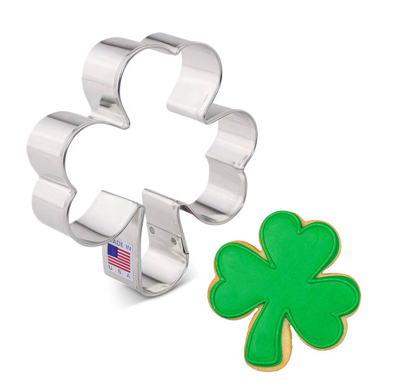 Shamrock Cookie Cutter: 4" | www.sprinklebeesweet.com