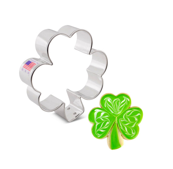 Cute Shamrock Cookie Cutter | www.sprinklebeesweet.com