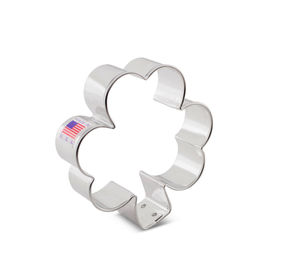 Cute Shamrock Cookie Cutter | www.sprinklebeesweet.com