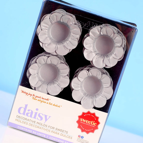 Daisy Flower Candy Cups: Silver | www.sprinklebeesweet.com