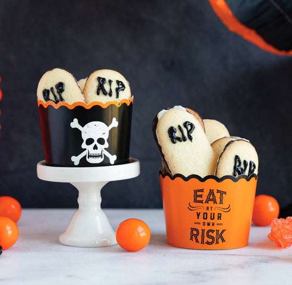 Halloween Baking Cups: Skull and Crossbones | www.sprinklebeesweet.com