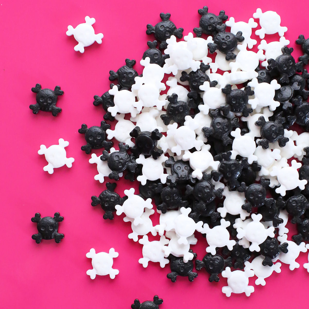Skull and Crossbones Candy Sprinkles | www.sprinklebeesweet.com