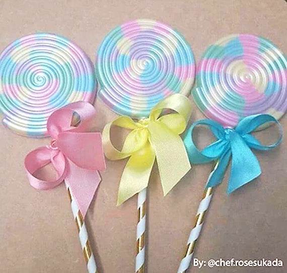 Swirl Chocolate Lollipop Mold | www.sprinklebeesweet.com