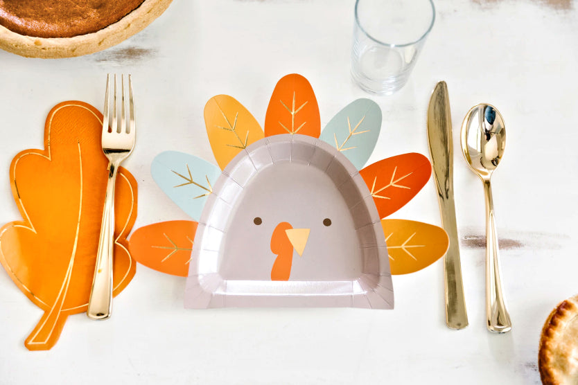 Turkey Shaped Plates | www.sprinklebeesweet.com
