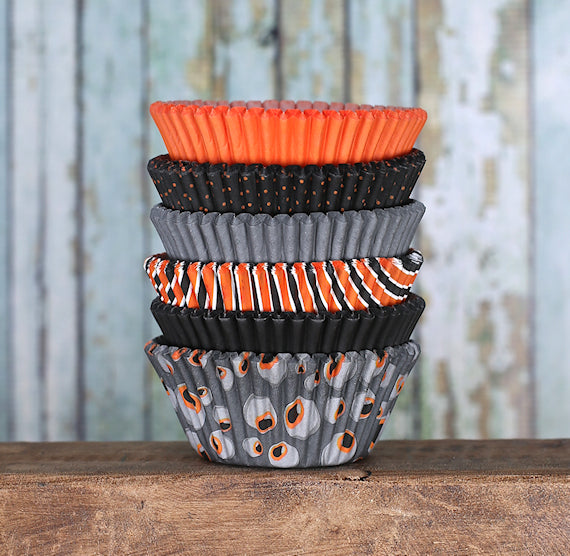 Halloween Cupcake Liners: Eyeball | www.sprinklebeesweet.com