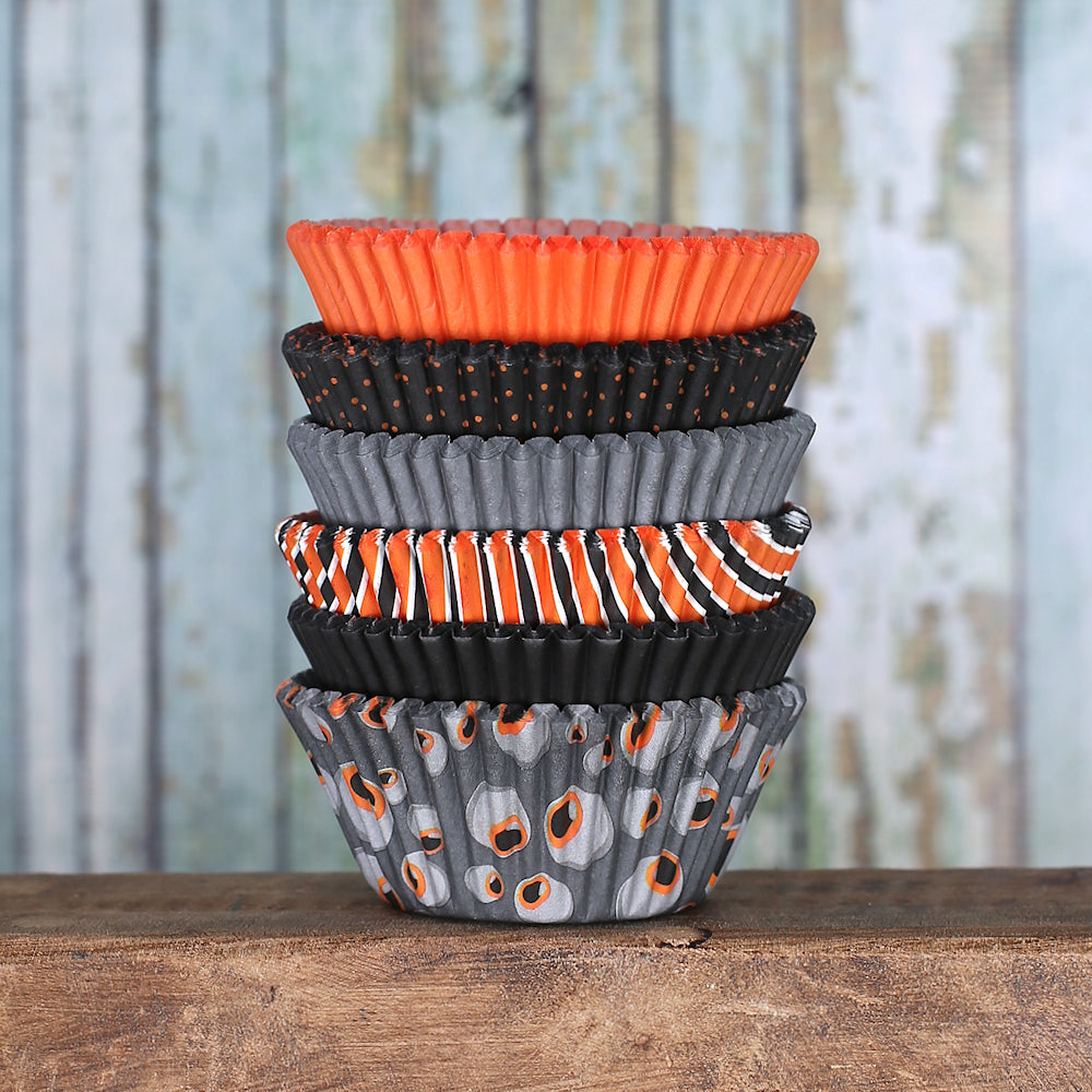 Halloween Cupcake Liners: Eyeball | www.sprinklebeesweet.com