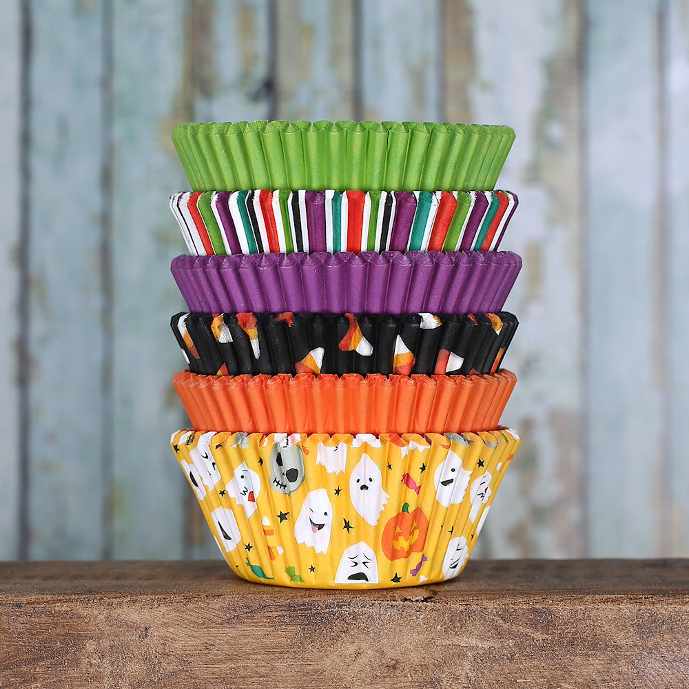 Halloween Cupcake Liners: Ghost | www.sprinklebeesweet.com