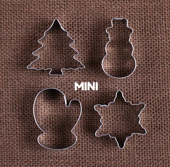 Mini Christmas Cookie Cutters: Snowman, Tree & Mitten | www.sprinklebeesweet.com