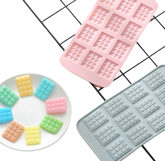 Mini Candy Bar Mold - LAST CALL | www.sprinklebeesweet.com